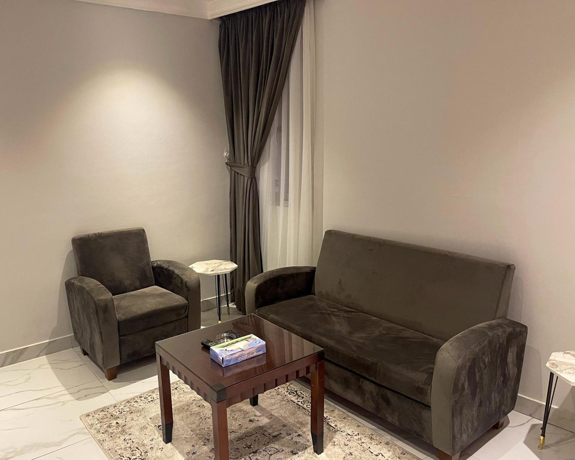 Continental Suite Farwaniya 쿠웨이트 외부 사진