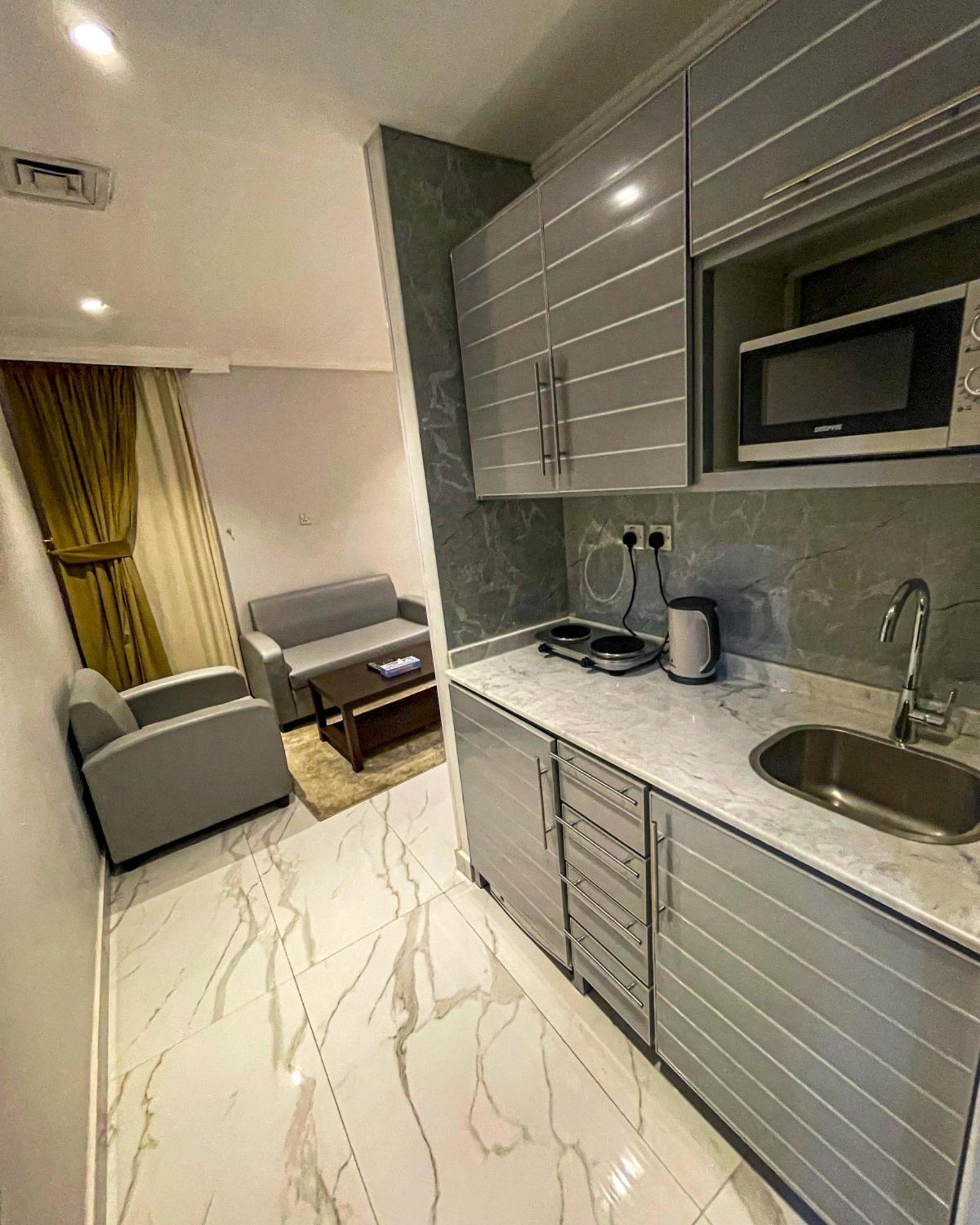 Continental Suite Farwaniya 쿠웨이트 외부 사진